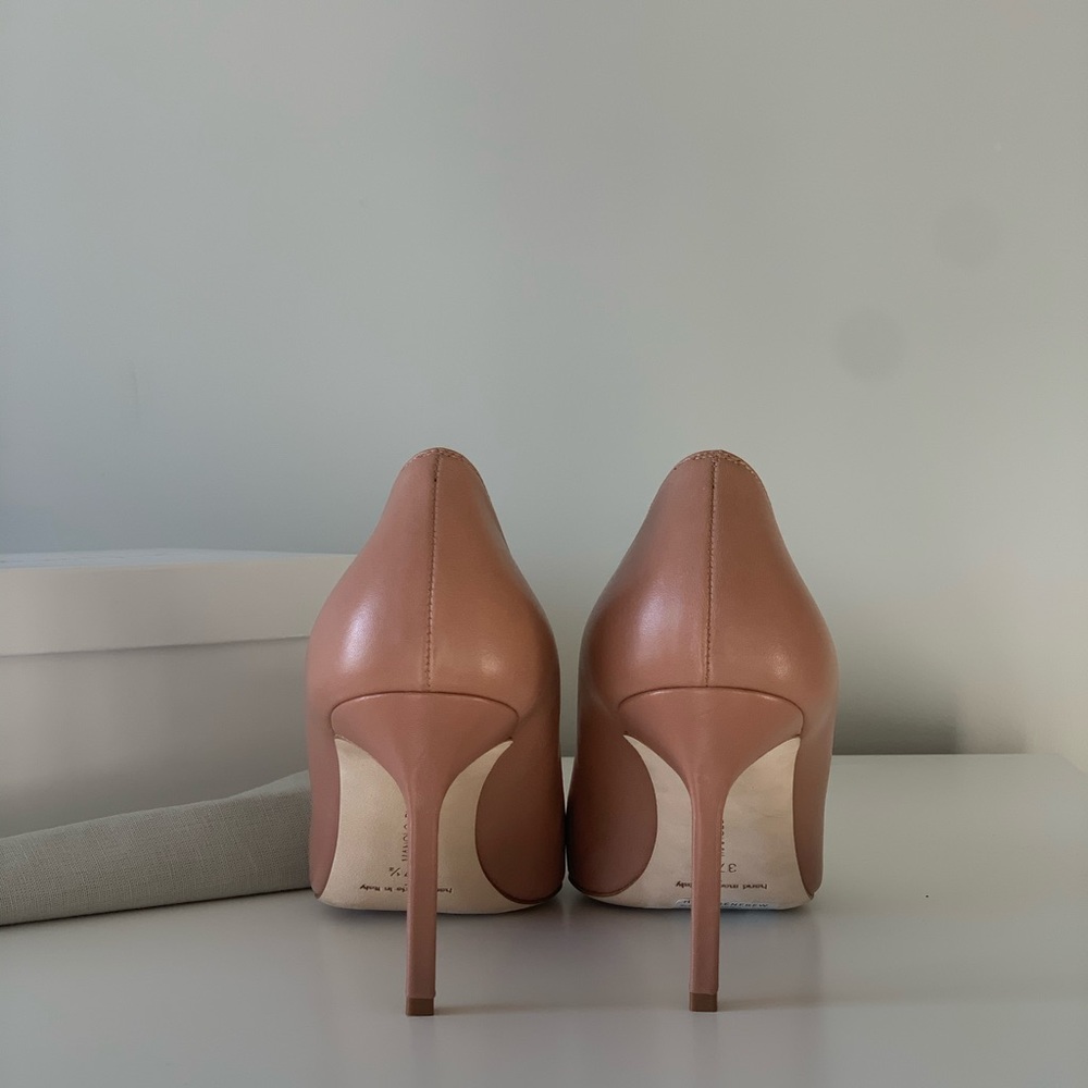 Manolo Blahnik BB 90 Leather Pumps - Picture 4 of 14